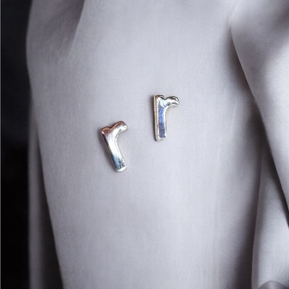 Sterling Silver Initial ‘r’ Stud Earrings - Picture 1 of 8